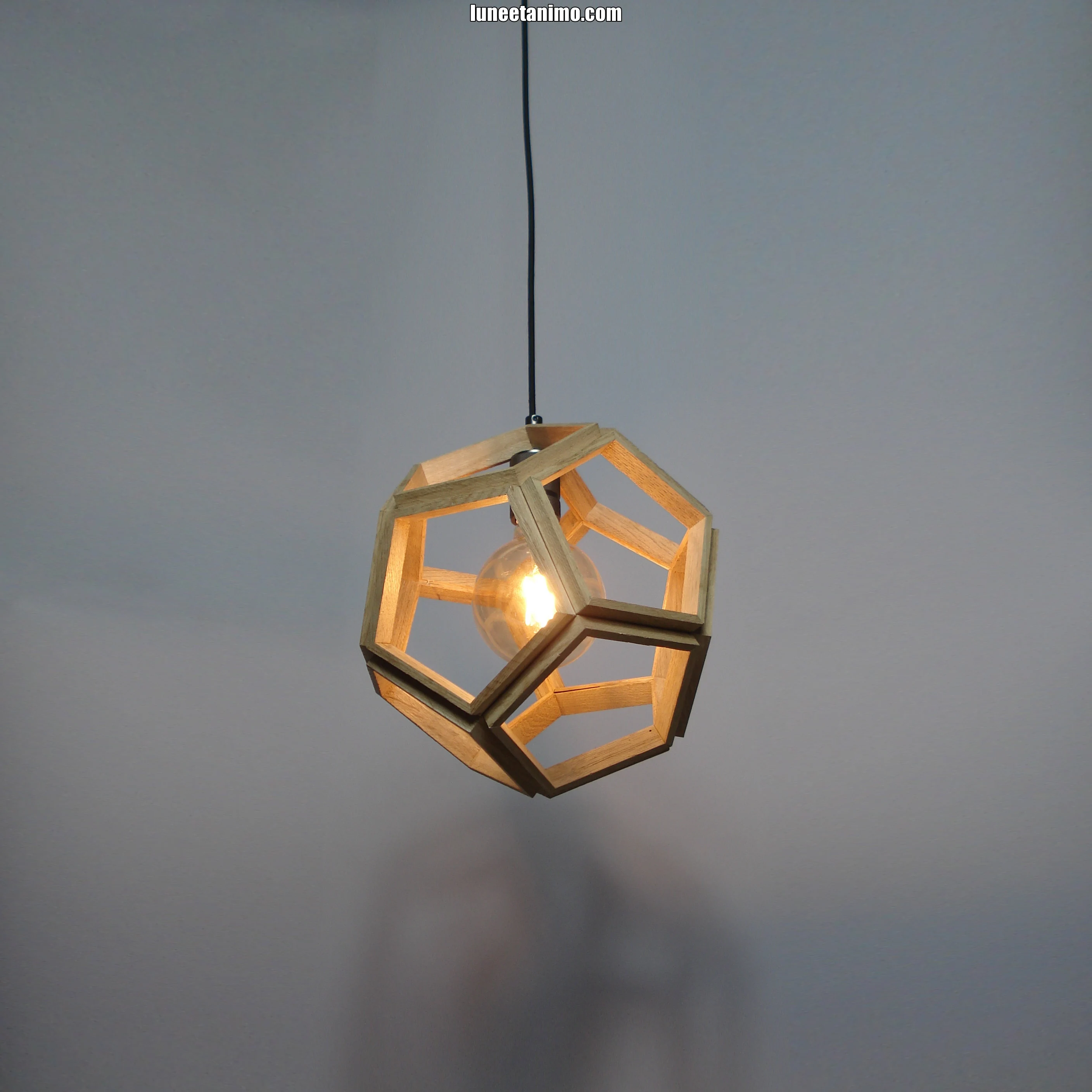 DODECA // Suspension design en bois, en forme de dodécaèdre 33cm