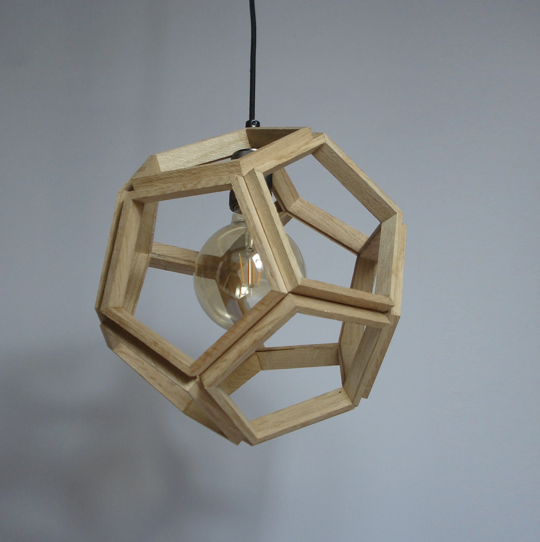 DODECA // Suspension design en bois, en forme de dodécaèdre 33cm